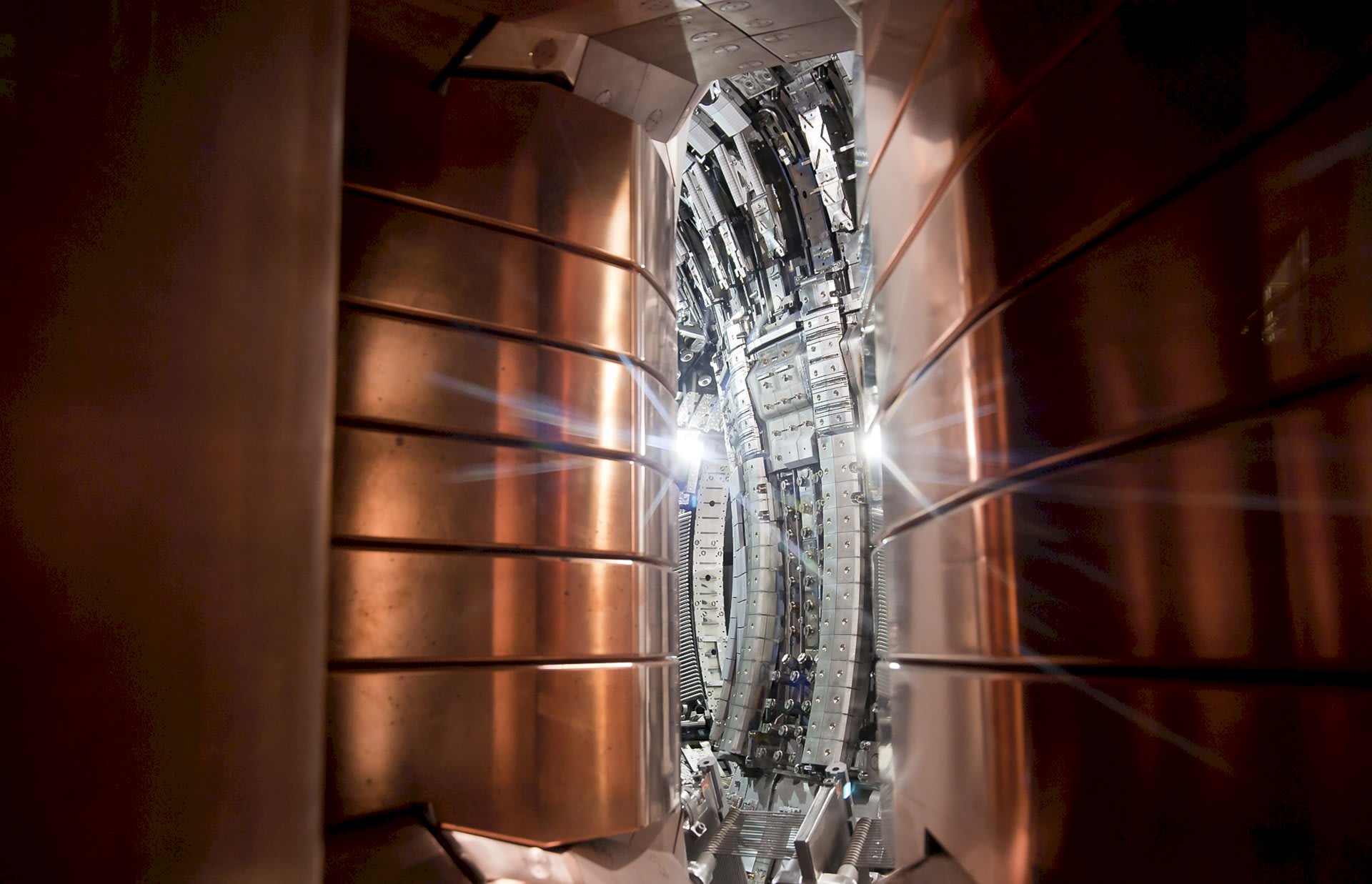 UK Atomic Energy Authority The tokamak inside