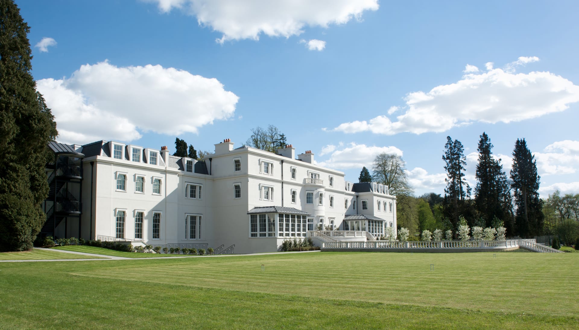 Coworth Park exterior from croquet lawn pcyxqd