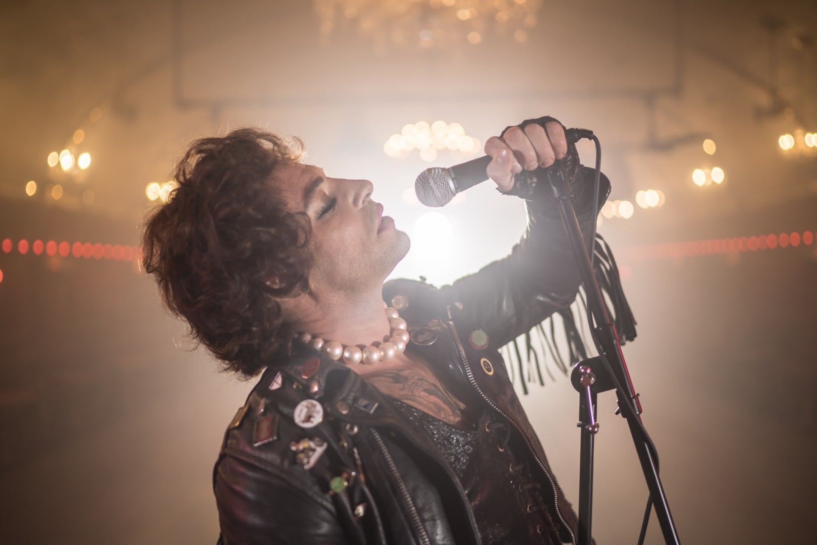 Review Duncan James as Frank N Furter Rocky Horror Sing Pose