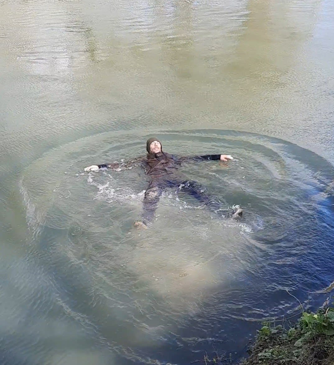 IMAGE Lean back to float Water Safety