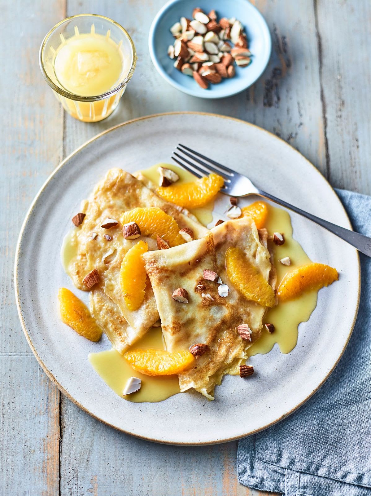 PANCAKES WITH HOT CARAMELISED ORANGES d2cenb