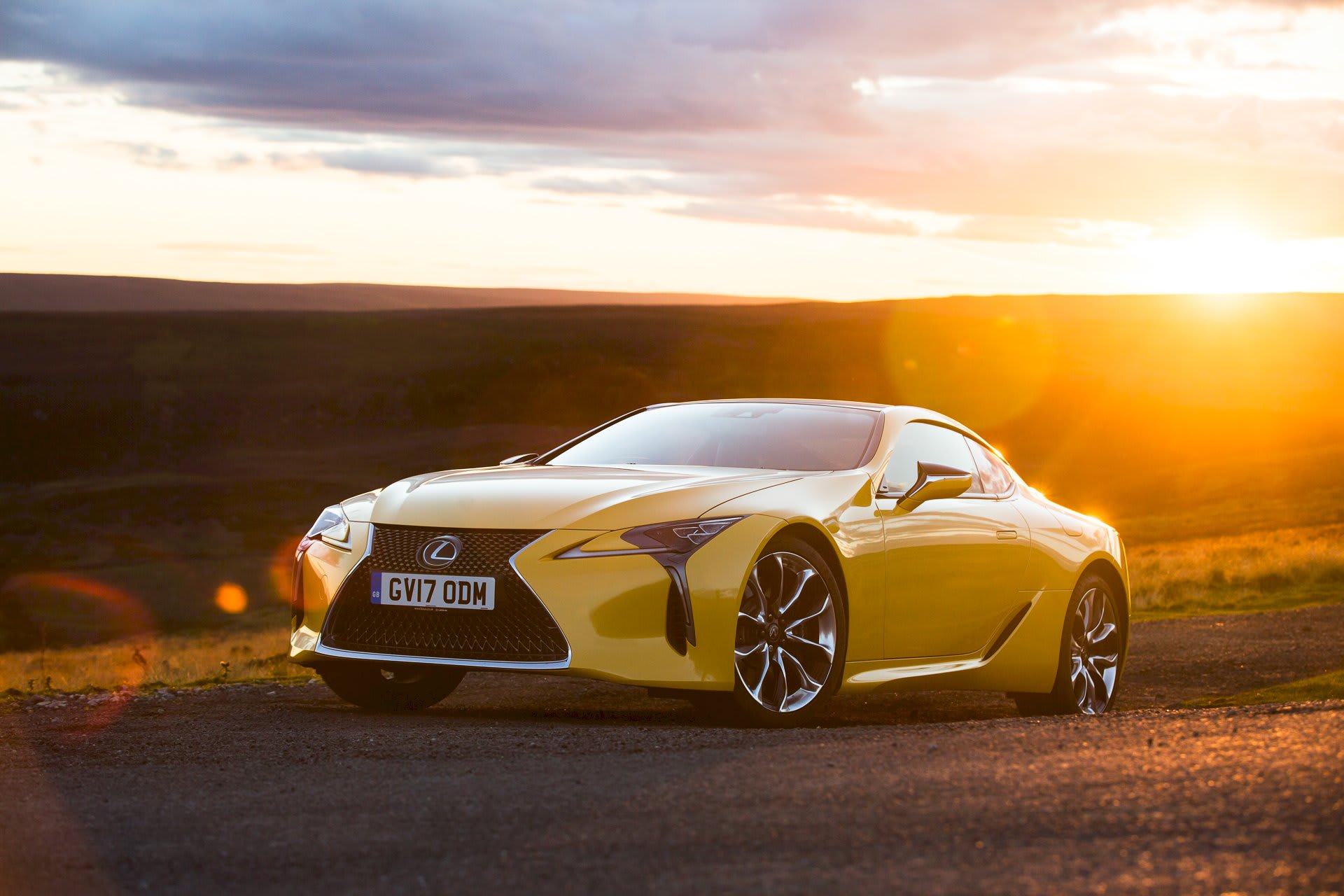 Drive The Lexus LC500 V8 Yellow limited edition